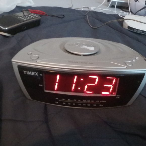 Timex Alarm Clock Radio Multi-directional Sound T226S - Picture 1 of 6